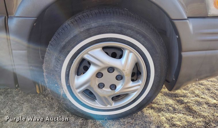 image for item DT0843 2000 Pontiac Montana van