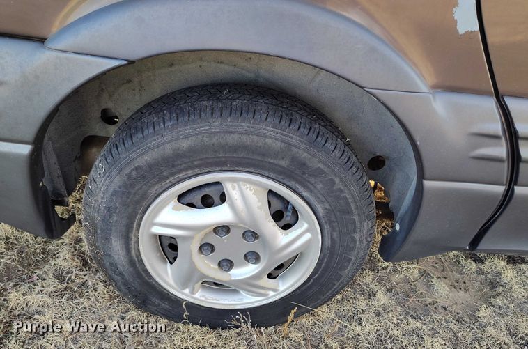 image for item DT0843 2000 Pontiac Montana van