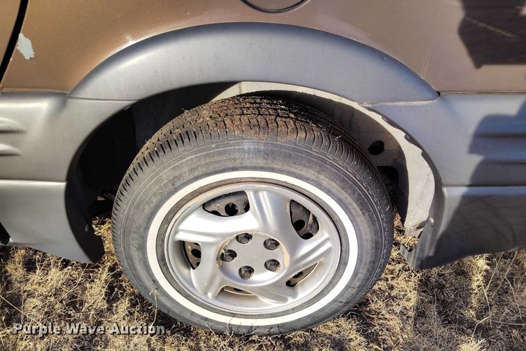 image for item DT0843 2000 Pontiac Montana van