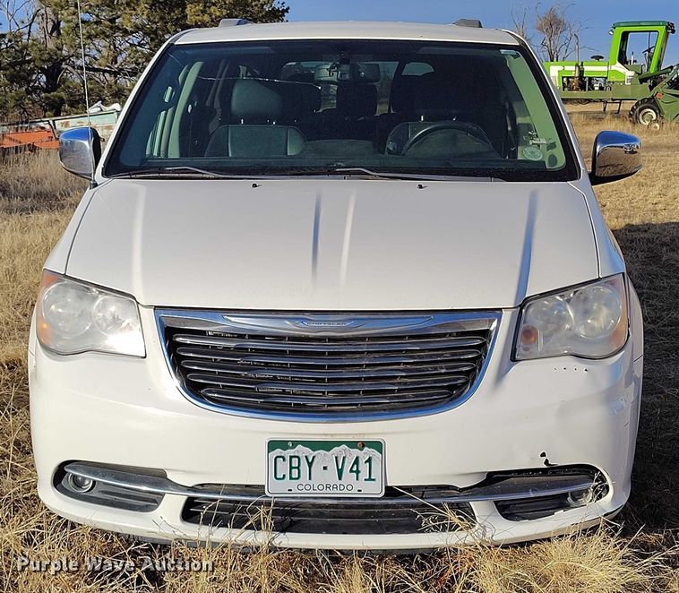 image for item DT0844 2013 Chrysler Town&Country van