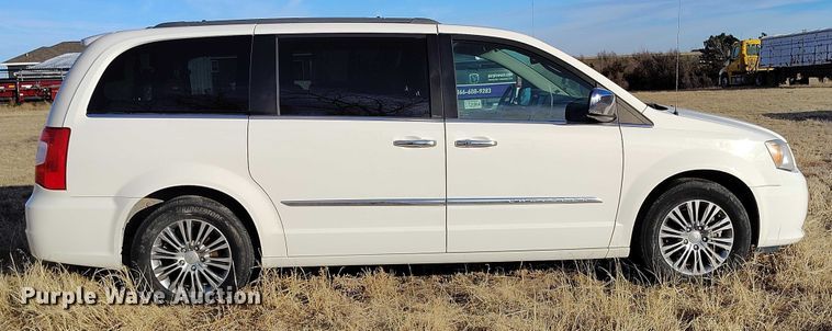 image for item DT0844 2013 Chrysler Town&Country van