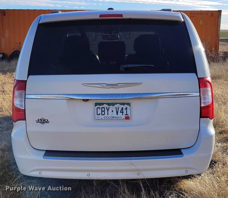 image for item DT0844 2013 Chrysler Town&Country van