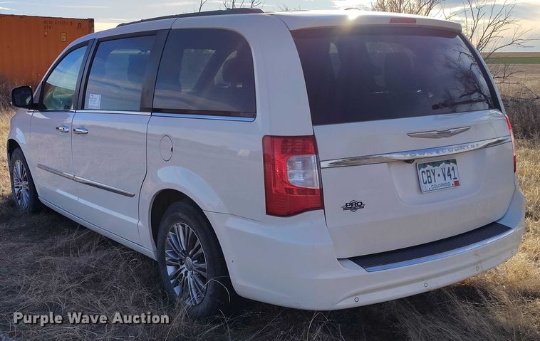 image for item DT0844 2013 Chrysler Town&Country van