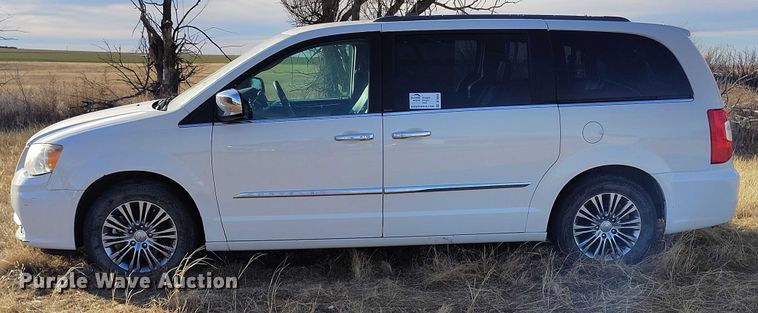 image for item DT0844 2013 Chrysler Town&Country van