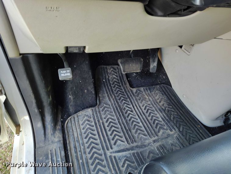 image for item DT0844 2013 Chrysler Town&Country van