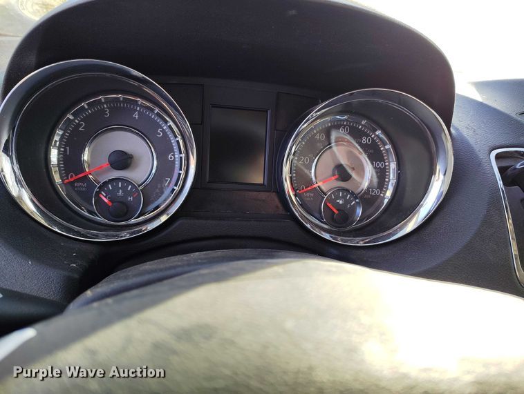 image for item DT0844 2013 Chrysler Town&Country van