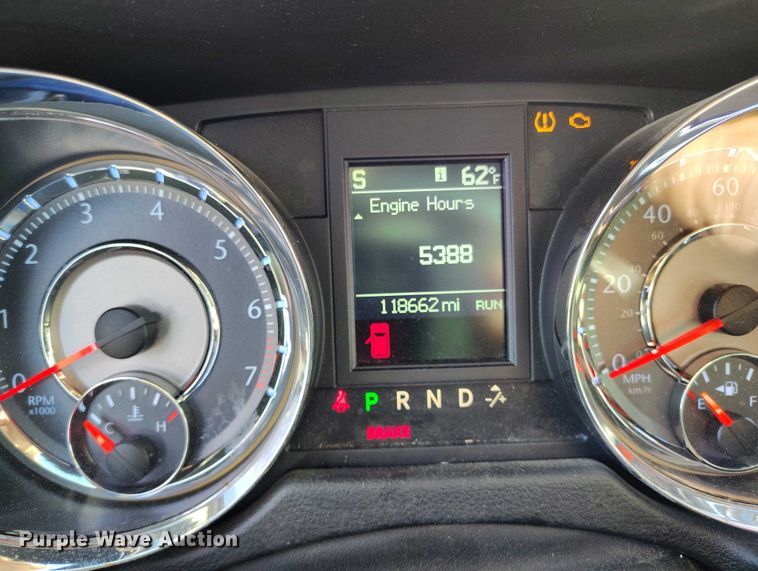 image for item DT0844 2013 Chrysler Town&Country van