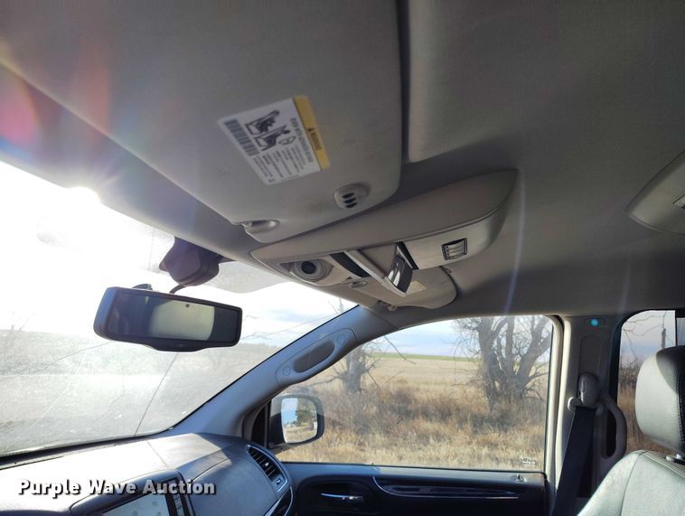 image for item DT0844 2013 Chrysler Town&Country van