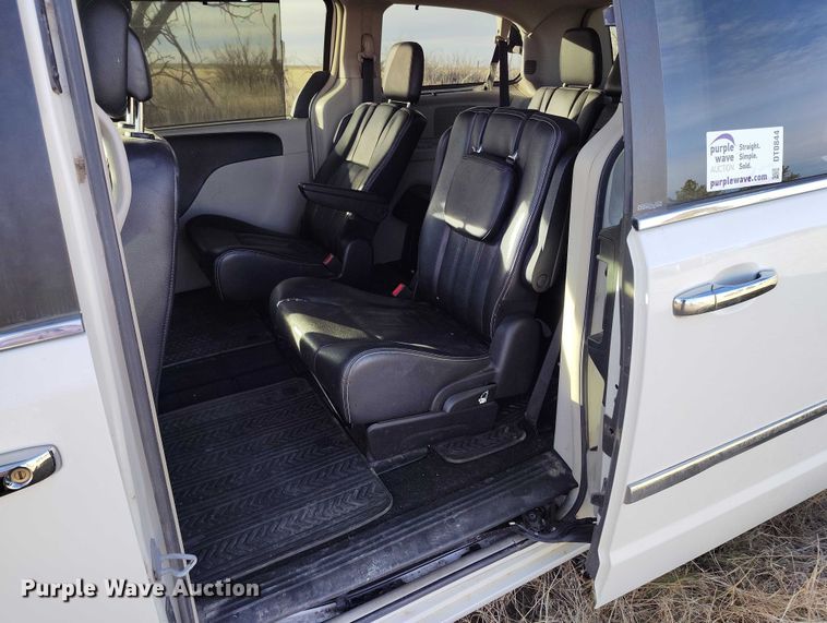 image for item DT0844 2013 Chrysler Town&Country van