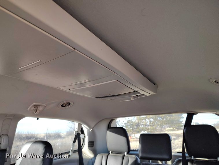 image for item DT0844 2013 Chrysler Town&Country van