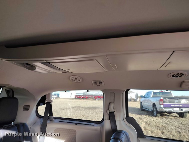 image for item DT0844 2013 Chrysler Town&Country van