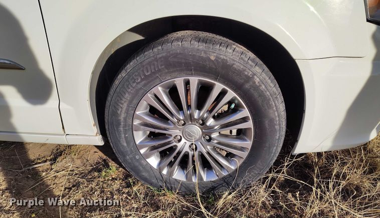 image for item DT0844 2013 Chrysler Town&Country van