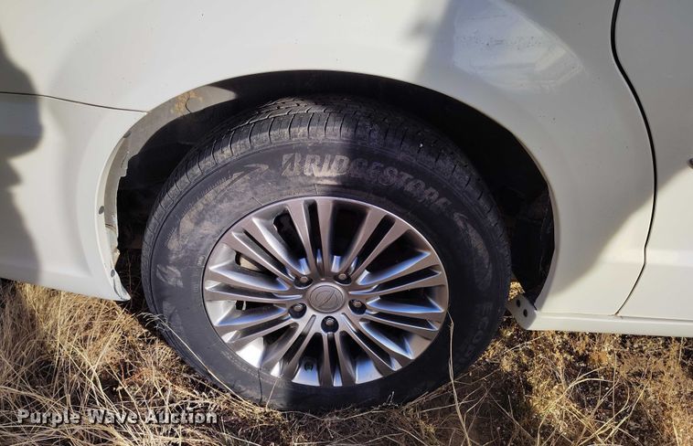 image for item DT0844 2013 Chrysler Town&Country van