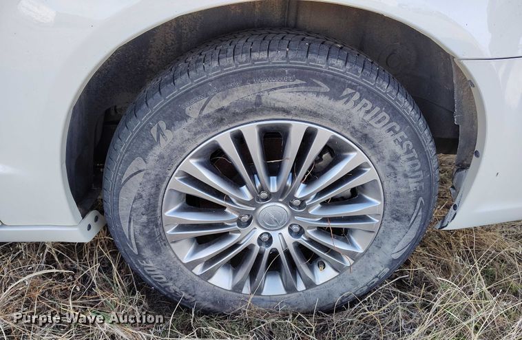 image for item DT0844 2013 Chrysler Town&Country van