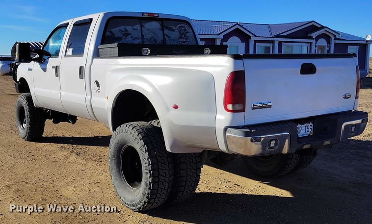 image for item DT0860 2006 Ford F350 Lariat Crew Cab pickup truck