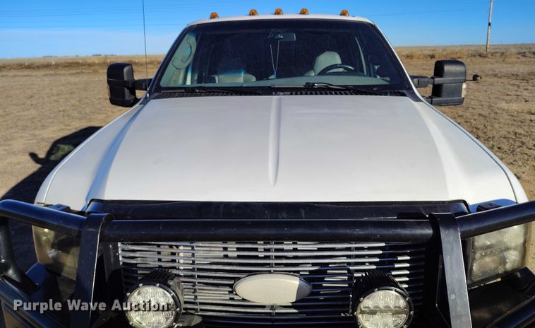 image for item DT0860 2006 Ford F350 Lariat Crew Cab pickup truck