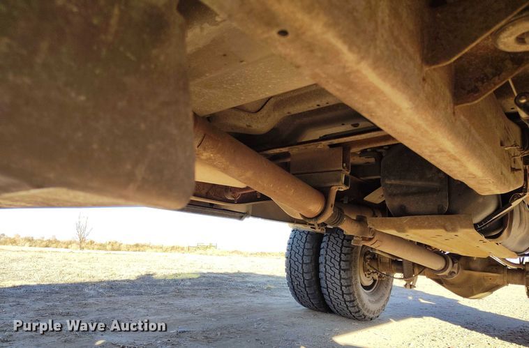 image for item DT0860 2006 Ford F350 Lariat Crew Cab pickup truck