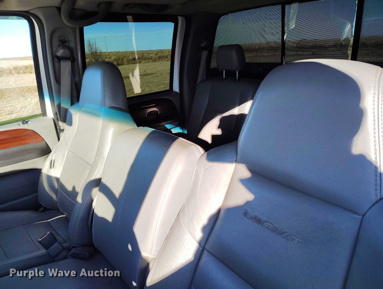 image for item DT0860 2006 Ford F350 Lariat Crew Cab pickup truck