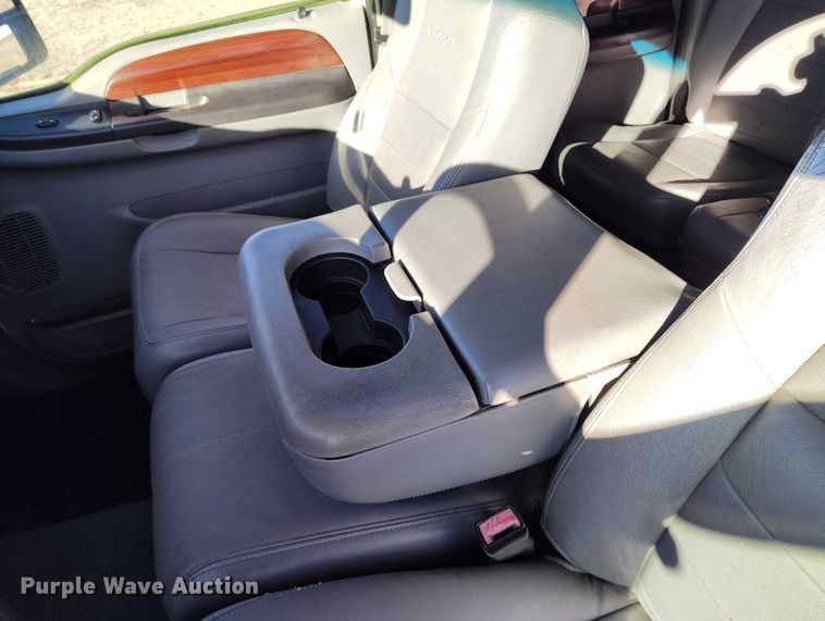 image for item DT0860 2006 Ford F350 Lariat Crew Cab pickup truck