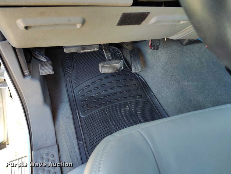 image for item DT0860 2006 Ford F350 Lariat Crew Cab pickup truck