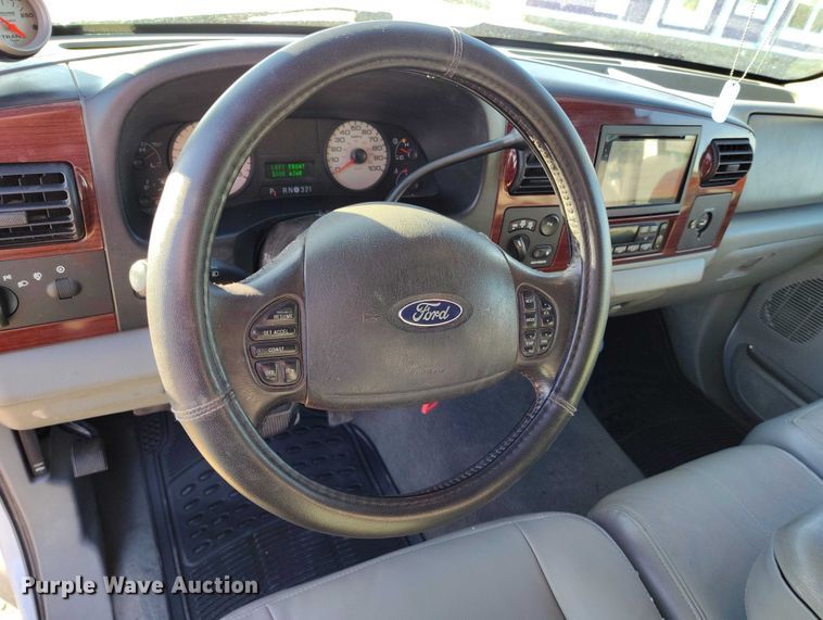 image for item DT0860 2006 Ford F350 Lariat Crew Cab pickup truck