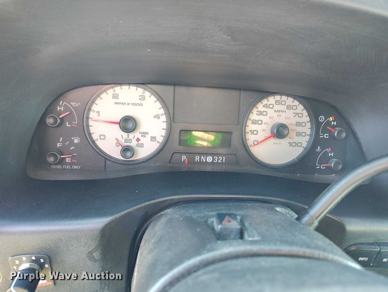 image for item DT0860 2006 Ford F350 Lariat Crew Cab pickup truck