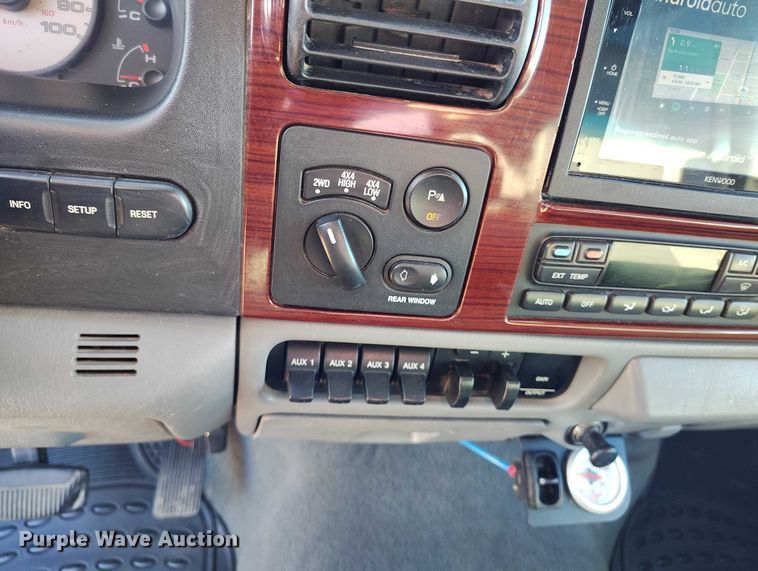 image for item DT0860 2006 Ford F350 Lariat Crew Cab pickup truck