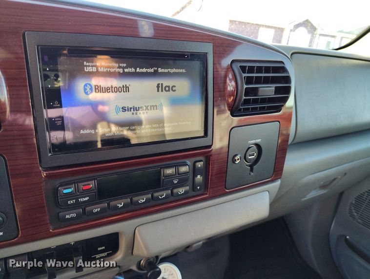 image for item DT0860 2006 Ford F350 Lariat Crew Cab pickup truck