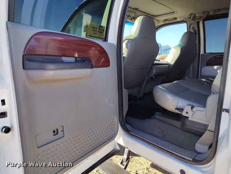 image for item DT0860 2006 Ford F350 Lariat Crew Cab pickup truck