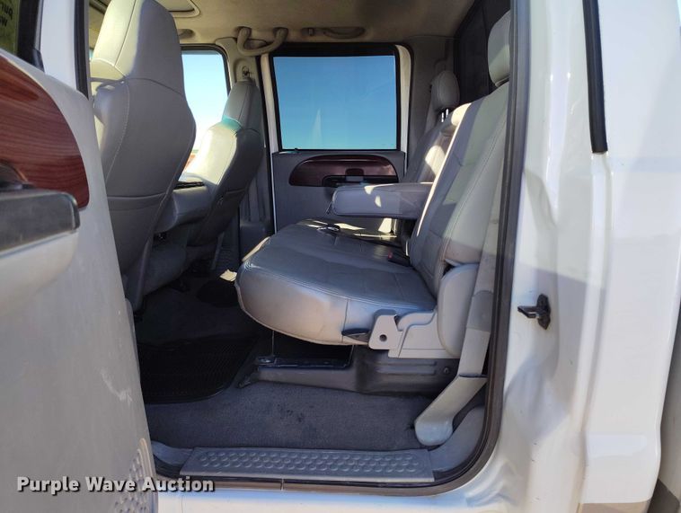 image for item DT0860 2006 Ford F350 Lariat Crew Cab pickup truck