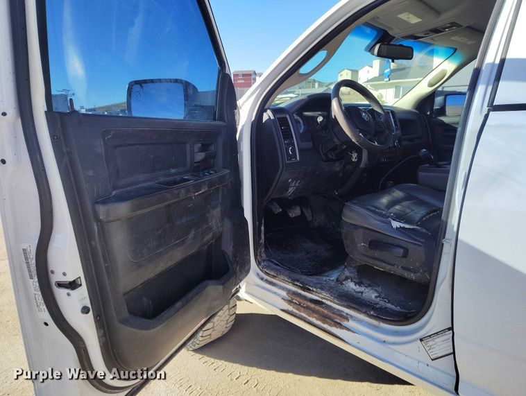 image for item DT0892 2014 RAM 2500 Crew Cab pickup truck
