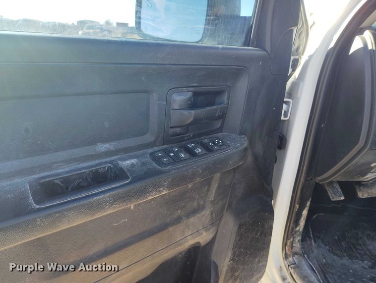 image for item DT0892 2014 RAM 2500 Crew Cab pickup truck