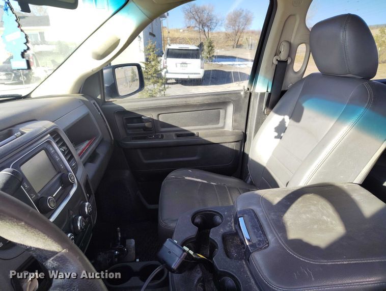 image for item DT0892 2014 RAM 2500 Crew Cab pickup truck