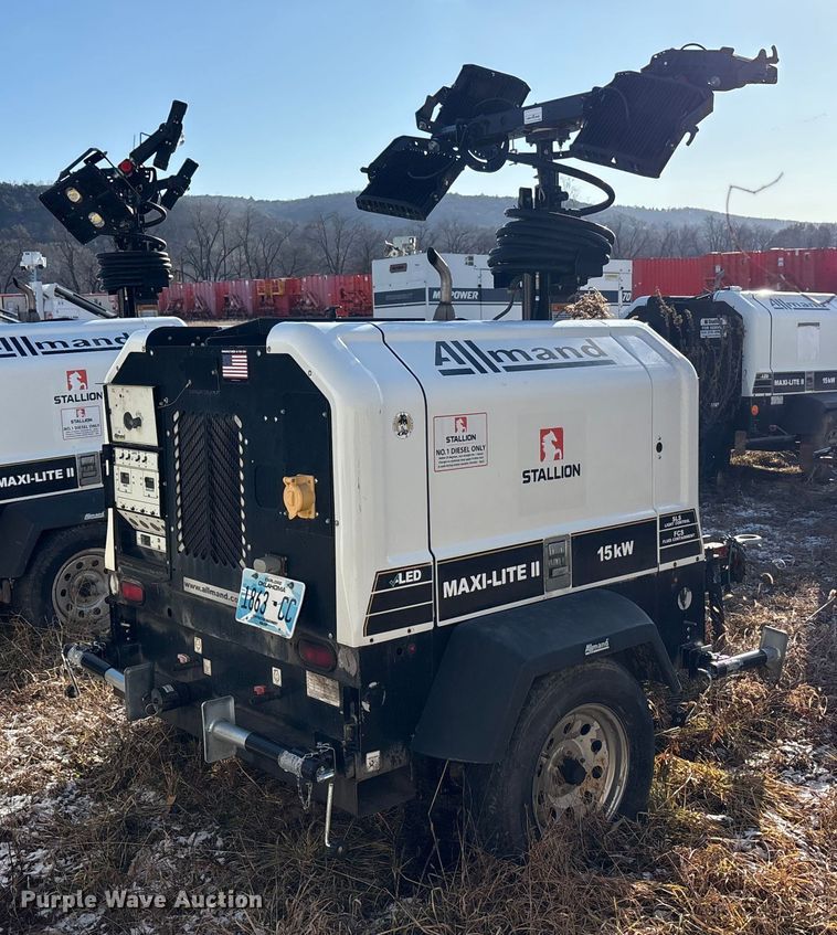 image for item DT2819  (2) Allmand Bros Maxi-Lite 2 V light plants