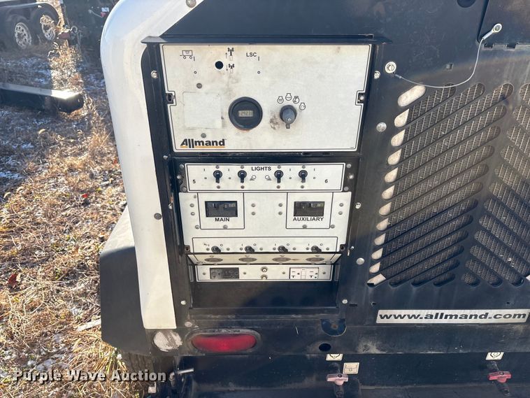 image for item DT2819  (2) Allmand Bros Maxi-Lite 2 V light plants