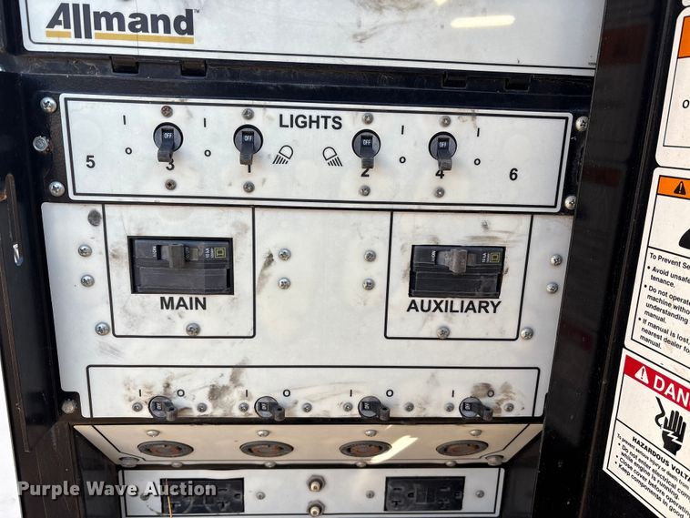 image for item DT2819  (2) Allmand Bros Maxi-Lite 2 V light plants