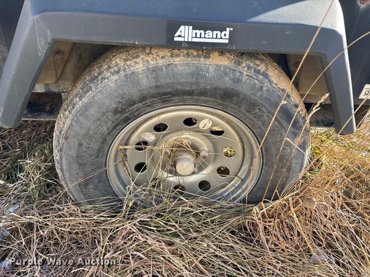 image for item DT2819  (2) Allmand Bros Maxi-Lite 2 V light plants