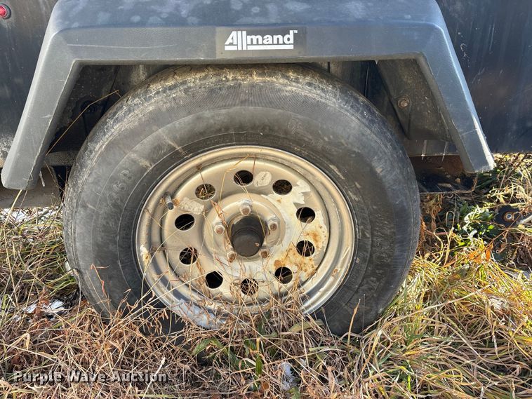 image for item DT2819  (2) Allmand Bros Maxi-Lite 2 V light plants