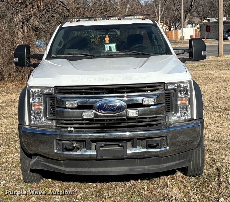 image for item DU6956 2019 Ford F550 Super Duty rollback truck