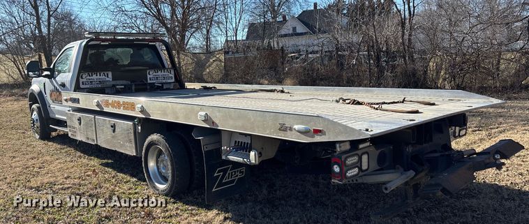 image for item DU6956 2019 Ford F550 Super Duty rollback truck
