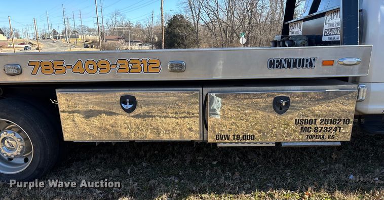 image for item DU6956 2019 Ford F550 Super Duty rollback truck