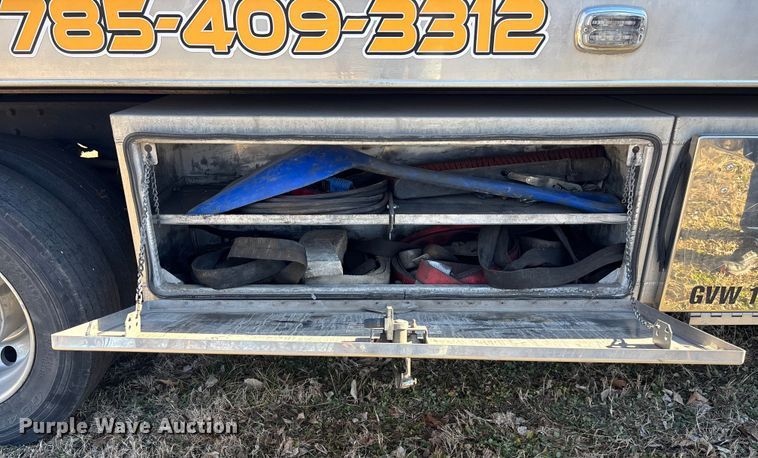 image for item DU6956 2019 Ford F550 Super Duty rollback truck