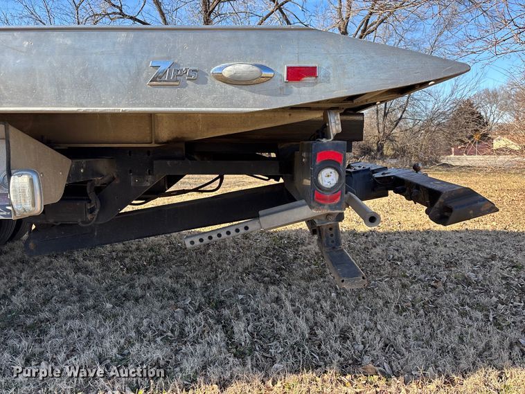 image for item DU6956 2019 Ford F550 Super Duty rollback truck