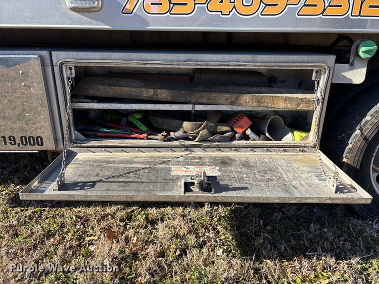 image for item DU6956 2019 Ford F550 Super Duty rollback truck