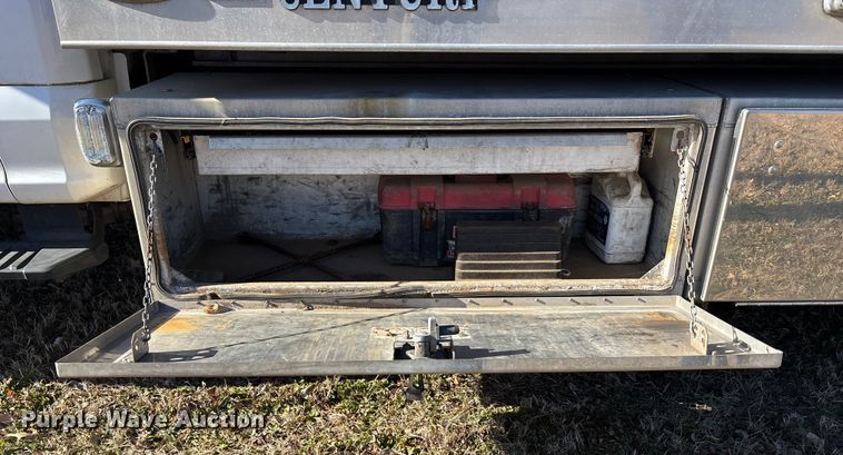 image for item DU6956 2019 Ford F550 Super Duty rollback truck