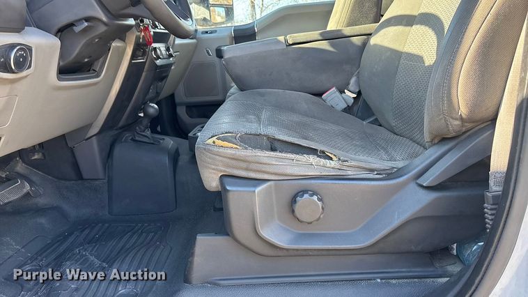 image for item DU6956 2019 Ford F550 Super Duty rollback truck