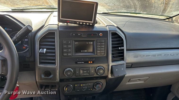 image for item DU6956 2019 Ford F550 Super Duty rollback truck