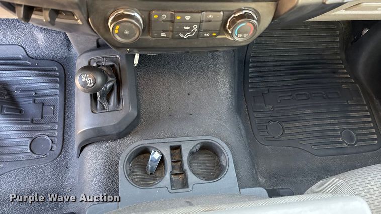 image for item DU6956 2019 Ford F550 Super Duty rollback truck