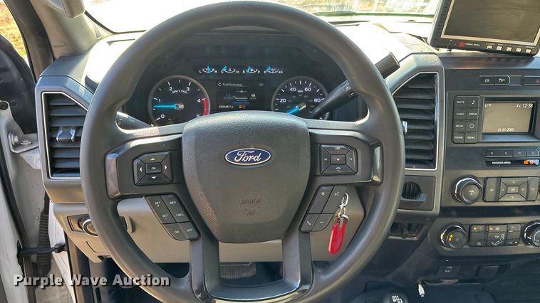 image for item DU6956 2019 Ford F550 Super Duty rollback truck