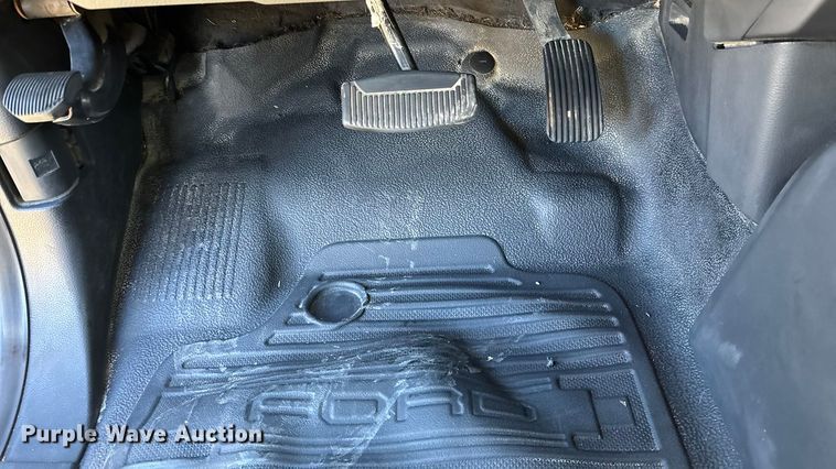 image for item DU6956 2019 Ford F550 Super Duty rollback truck